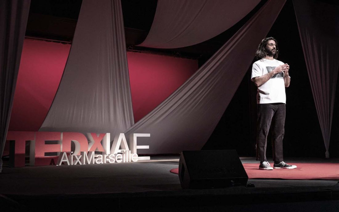 Le Pr Jérémy Magalon sur la scène du TEDx IAE Aix-Marseille